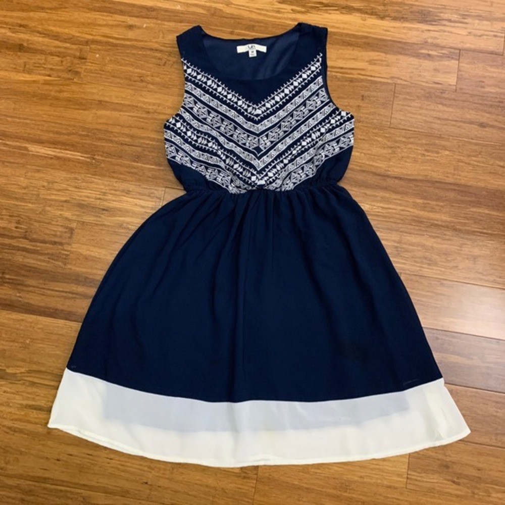 YA Los Angeles Dress Womens Size Medium Navy Sleeveless Fit & Flare‎ White Trim